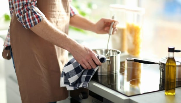 Μαγειρική σε ανοξείδωτο ατσάλι: Πώς να μην κολλάει το φαγητό στον πάτο