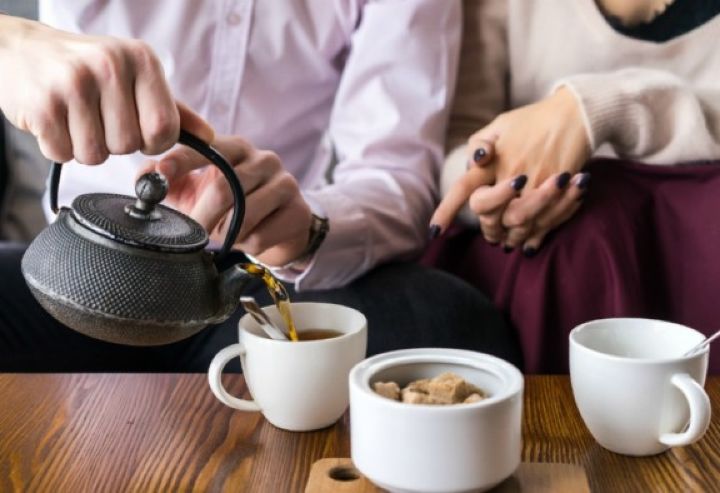 Πώς να εξαφανίστε πανεύκολα λεκέδες από καφέ ή τσάι