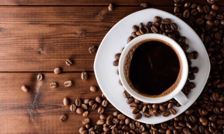 Καφεΐνη: Σε ποιες τροφές “κρύβεται” εκτός από τον καφέ