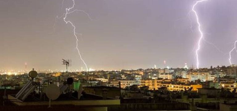 Ισχυρή καταιγίδα και κεραυνοί στην Θεσσαλονίκη