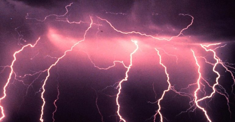 Έρχεται η κακοκαιρία «Θάλεια»: Βροχές, καταιγίδες και χαλαζοπτώσεις
