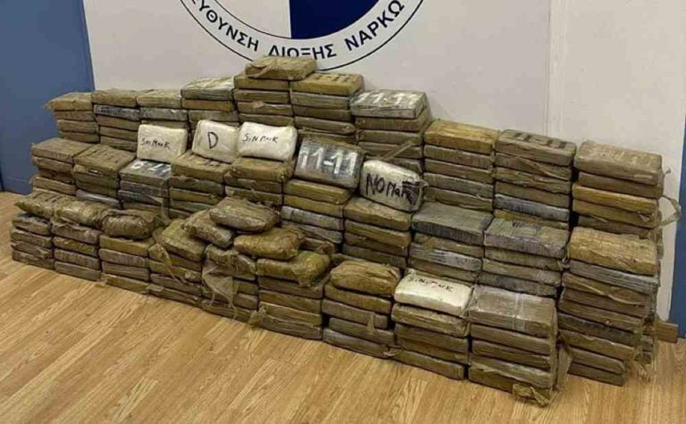 Μεγάλη ποσότητα κοκαΐνης εντοπίστηκε σε κοντέινερ στο λιμάνι του Πειραιά (φωτο)