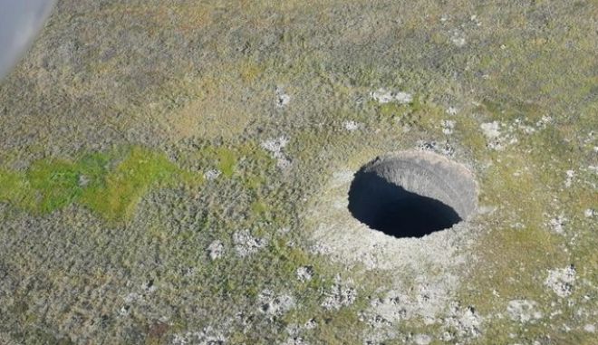 Μυστήριο στη Σιβηρία: Εμφανίστηκαν τεράστιες τρύπες στο έδαφος