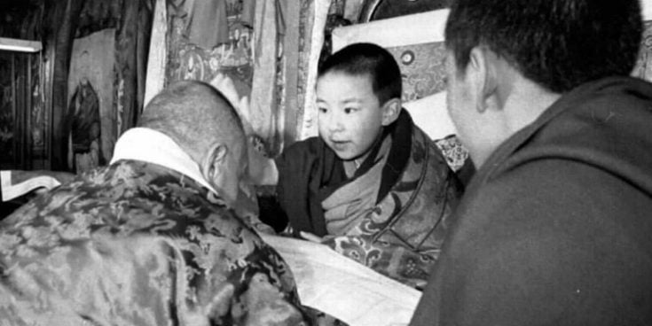 Η απίστευτη ιστορία του 6χρονου που ο Δαλάι Λάμα ανακήρυξε ως μετενσάρκωση του Πάντσεν Λάμα