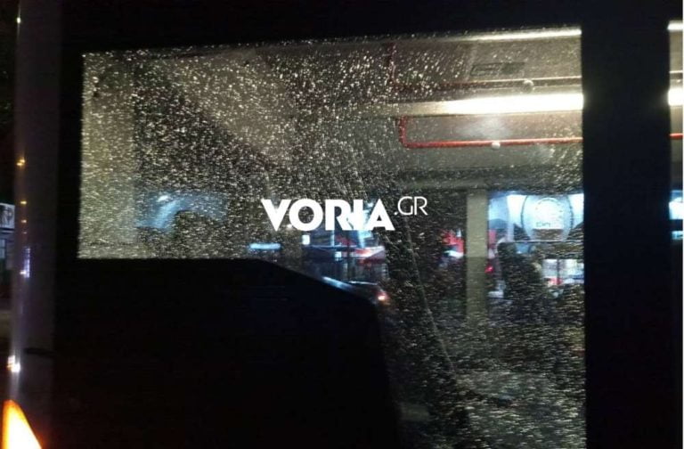 Θεσσαλονίκη: Επίθεση με πέτρες σε λεωφορείο ΚΤΕΛ Σερρών -φωτο