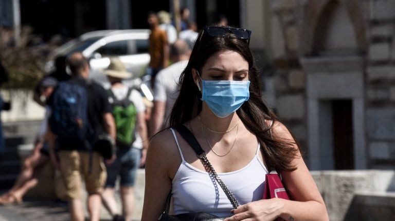 Είναι επίσημο: Χωρίς μάσκα από αύριο σε εξωτερικούς χώρους – Άρση της απαγόρευσης κυκλοφορίας από τη Δευτέρα
