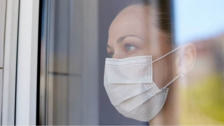 Νέα έρευνα -Κορωνοϊός: Πιο αποτελεσματικές οι χειρουργικές από τις υφασμάτινες μάσκες