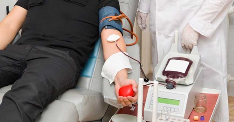 Σάλος στην Πάτρα: Αντιεμβολιαστές αρνούνται μετάγγιση αίματος από εμβολιασμένους (φωτο)