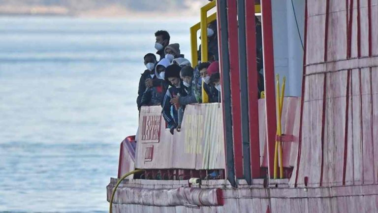 Το Sea-Watch 3 διέσωσε άλλους 180 μετανάστες στη Μεσόγειο