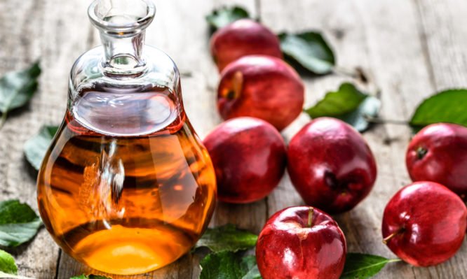 Τι προσφέρει και πώς γίνεται η αποτοξίνωση με μηλόξυδο;