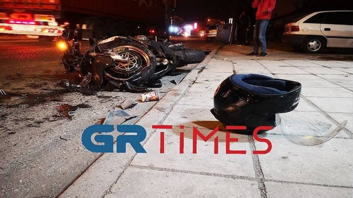 Θεσσαλονίκη: Τρομακτικό τροχαίο στα Διαβατά – Η μοτοσικλέτα έγινε “μπάλα φωτιάς” (video)