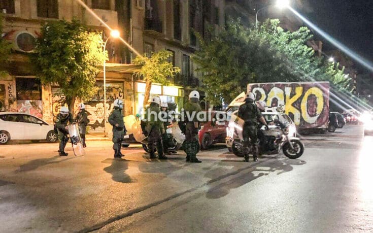 Θεσσαλονίκη: Επίθεση με βόμβες μολότοφ σε διμοιρία των ΜΑΤ
