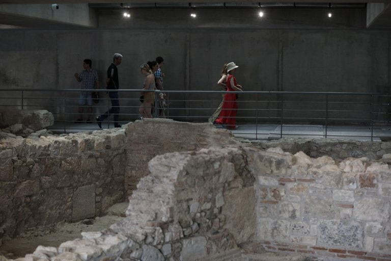 Μουσείο Ακρόπολης: Για πρώτη φορά επισκέψιμη η αρχαία γειτονιά της Αθήνας – Σπίτια, λουτρά, υδραγωγεία και συγκλονιστικά γλυπτά