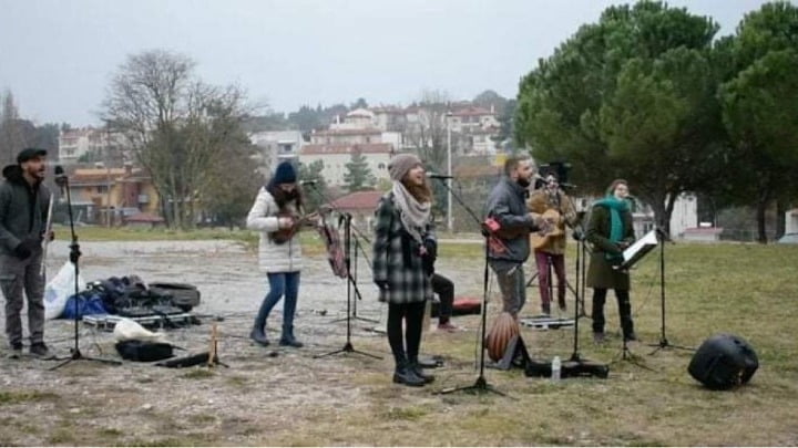 Έπαιξαν μουσική για τους ασθενείς covid του Παπανικολάου (Φωτο)