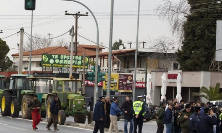 Θεσσαλονίκη: Αγρότες με τα τρακτέρ τους στα Πράσινα Φανάρια