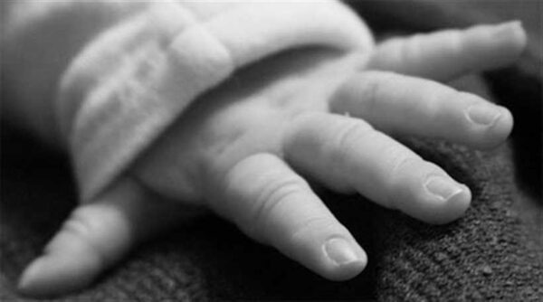 Λέσβος: Ο 4χρονος βρήκε το αδερφάκι του μελανιασμένο στην κούνια - Σοκαρισμένοι οι γονείς