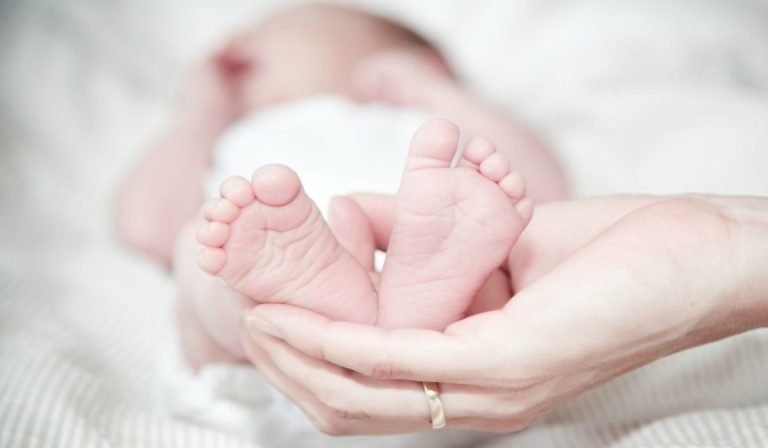 Επίδομα γέννας: Ξεπέρασαν τις 7.637 αιτήσεις μέσα σε ένα 24ωρο