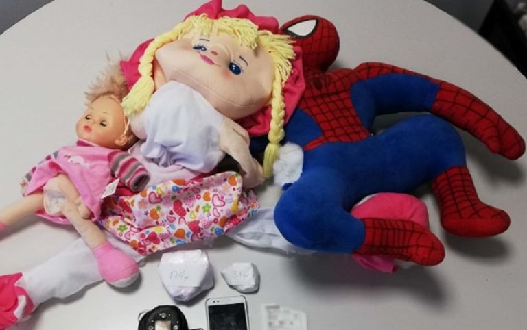 Θεσσαλονίκη: Έκρυβαν ναρκωτικά σε παιδικές κούκλες