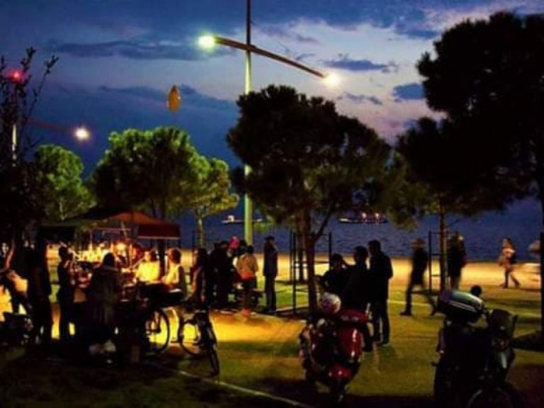 Θεσσαλονίκη: Πάρτι παρά την απαγόρευση στη Νέα Παραλία