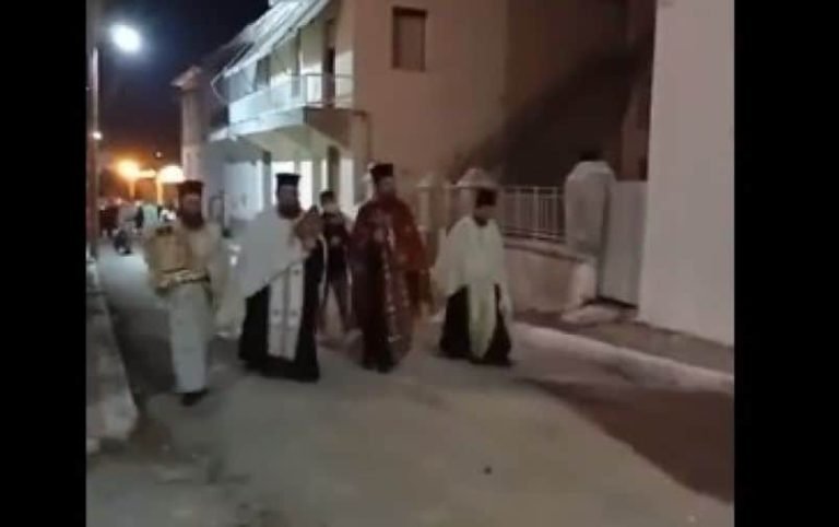 Σέρρες: Λιτανεία της εικόνας & Λειψάνων του Αγίου Γεωργίου από τους ιερείς στους δρόμους της Νιγρίτας (video)