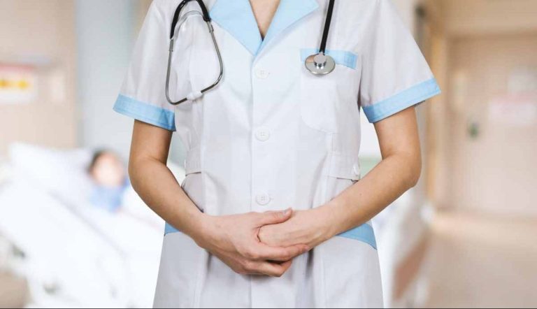 Η ιστορία πίσω από την ανάρτηση της νοσηλεύτριας που έγινε viral – Τι απαντά στα σχόλια των αρνητών