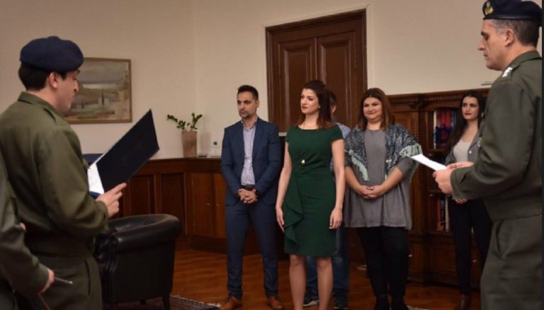 Ευχές και κάλαντα στην Υφυπουργό Εσωτερικών Κατερίνα Νοτοπούλου