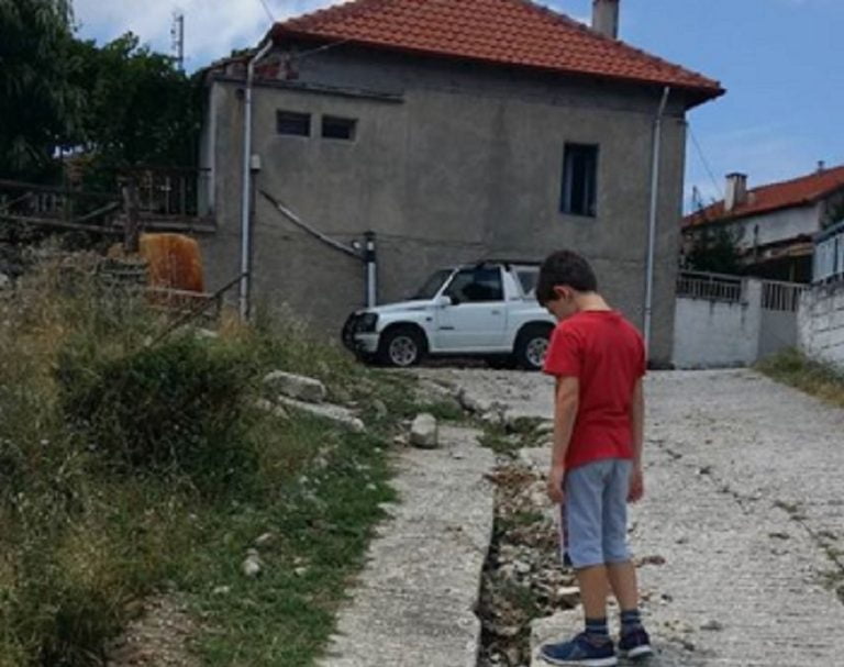Ξηρότοπος Σερρών: Κίνδυνος- Σταμάτησαν τις εργασίες πριν αποκαταστήσουν τους δρόμους