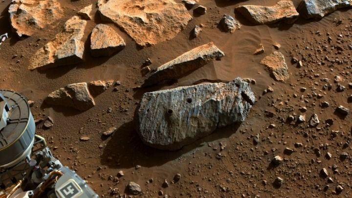 Μακρόχρονη έκθεση σε νερό «μαρτυρούν» τα πρώτα δύο πέτρινα δείγματα από τον Άρη που συνέλλεξε το ρόβερ της NASA
