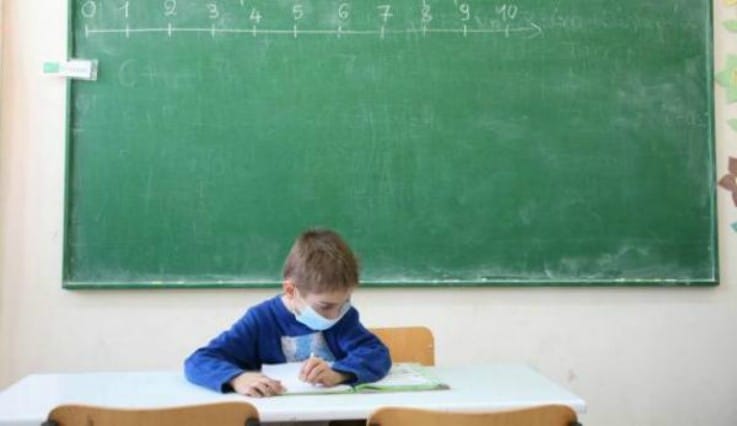 ΚΕΔΕ: Άρχισαν οι διαδικασίες για τις μάσκες στα σχολεία, αλλά υπαρκτός ο κίνδυνος καθυστερήσεων