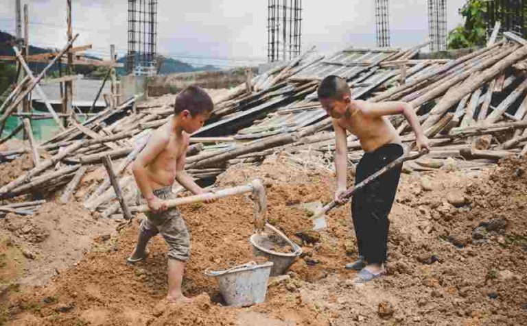 Κορονοϊός: Έκκληση στις κυβερνήσεις να αυξήσουν τα επιδόματα σε μετρητά για να τερματιστεί η παιδική εργασία