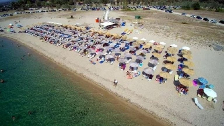 Χαλκιδική: Τί απαντά ο ιδιοκτήτης του beach bar με το wifi “MacedoniaisGreek”