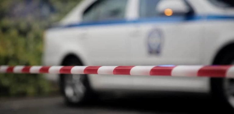 Δάφνη: Σε διαθεσιμότητα αστυνομικοί που αδιαφόρησαν για ξυλοδαρμό της γυναίκας που δολοφονήθηκε