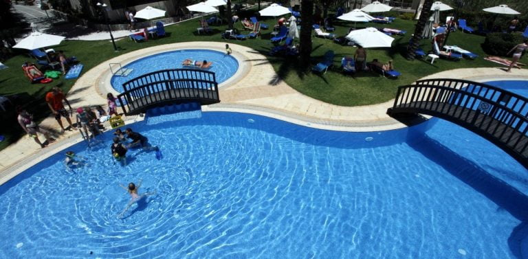 Πρόβλημα με την άδεια λειτουργίας της πισίνας όπου πνίγηκε η 8χρονη