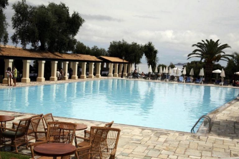 Υπουργείο Τουρισμού: Εντολή να «χτενιστούν» οι πισίνες στα ξενοδοχεία και τα καταλύματα