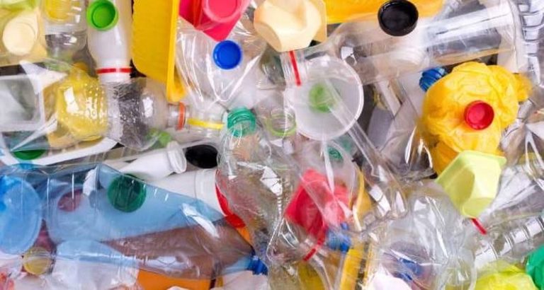 Καταργούνται από σήμερα τα πλαστικά μίας χρήσης στο δημόσιο