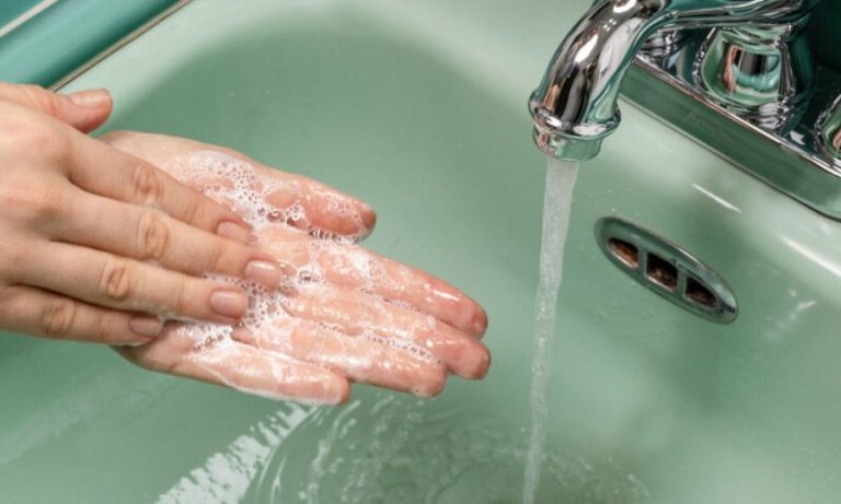 Αυτά είναι τα λάθη που κάνεις όταν πλένεις τα χέρια σου