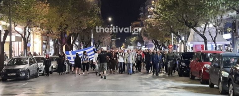 Πορεία κατά του υποχρεωτικού εμβολιασμού στο κέντρο της Θεσσαλονίκης -video