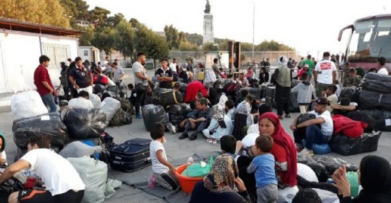 Σε εξέλιξη η επιχείρηση μετακίνησης 1.500 προσφύγων από τη Μυτιλήνη στο Κιλκίς
