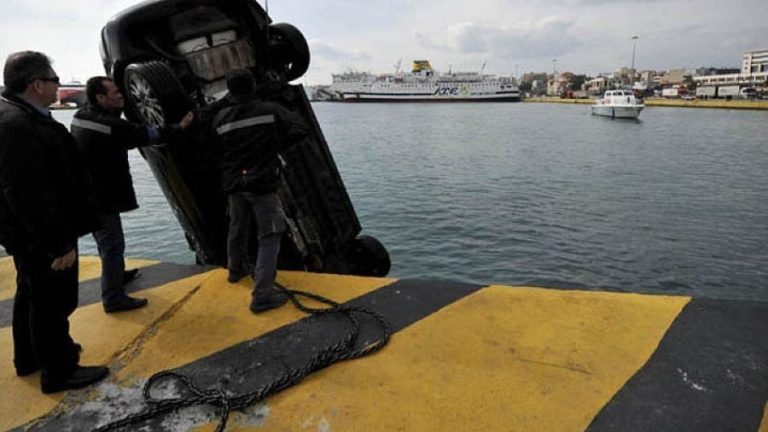 Νεκρός ανασύρθηκε ένας 51χρονος από πτώση ΙΧ στη θάλασσα εντός της προβλήτας της Ιτέας