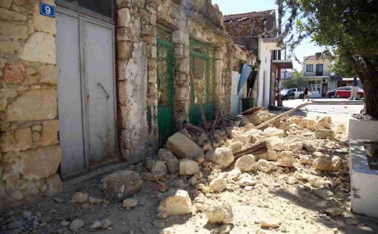 Ισχυρός σεισμός στην Κρήτη: Στήνονται σκηνές για 2.500 κατοίκους – Σε κατάσταση έκτακτης ανάγκης το Αρκαλοχώρι