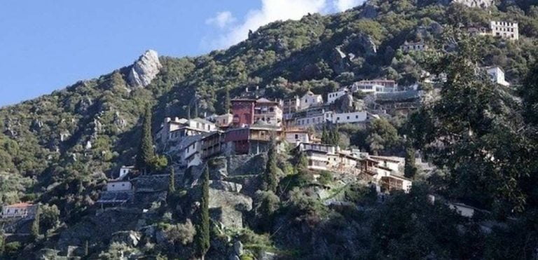Διασπορά κορονοϊού στο Άγιον Όρος: Μια κηδεία, μια εικόνα κι ένα τάμα