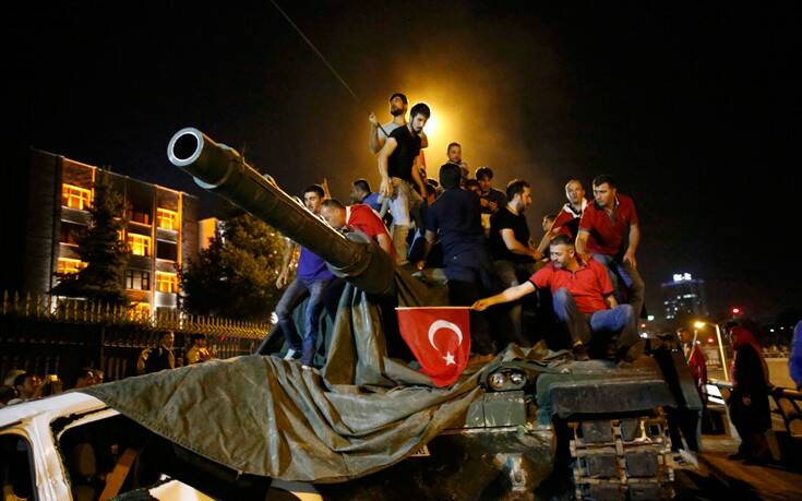 Τουρκία: Ισόβια σε τέσσερις απόστρατους στρατιωτικούς για την απόπειρα πραξικοπήματος το 2016