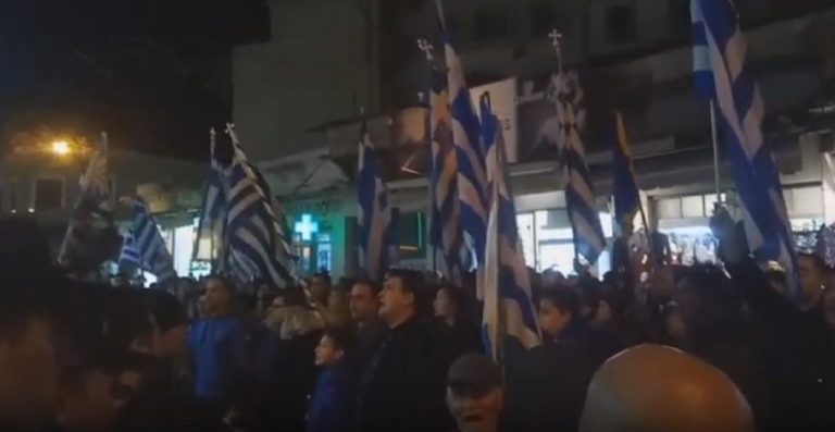 Μεγάλο συλλαλητήριο στις Σέρρες για την Μακεδονία-Συνθήματα και μικροεντάσεις (video)