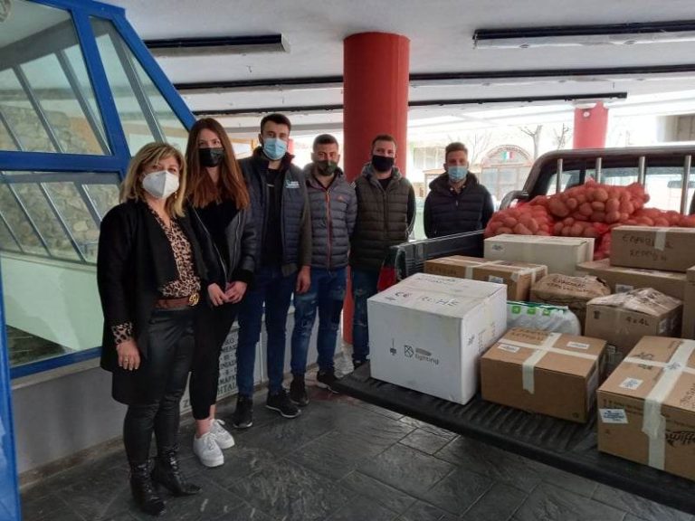 Ο Πολιτιστικός Σύλλογος Ελαιώνα δώρισε 500 κιλά πατάτες και είδη πρώτης ανάγκης για τους σεισμοπαθείς της Ελασσόνας