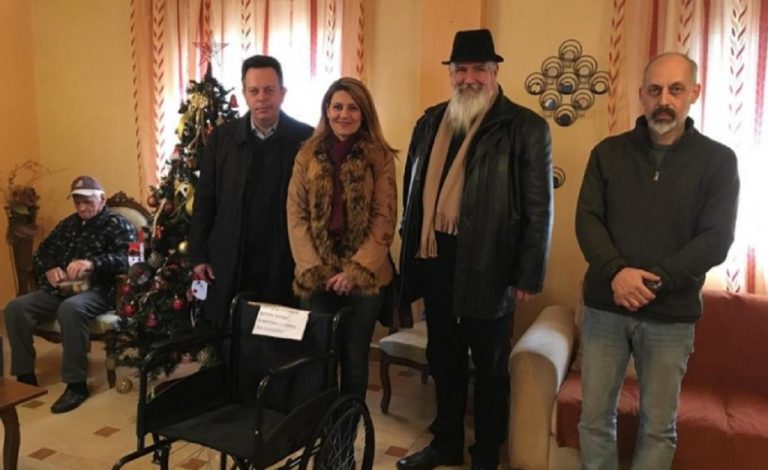 Σέρρες :Αναπηρικό αμαξίδιο δώρισε ο Σύλλογος Τρίτεκνων σε γηροκομείο