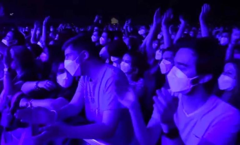 Βαρκελώνη: Το πείραμα της συναυλίας – Καμία ένδειξη μετάδοσης του ιού σε ροκ live με 5.000 άτομα (video)