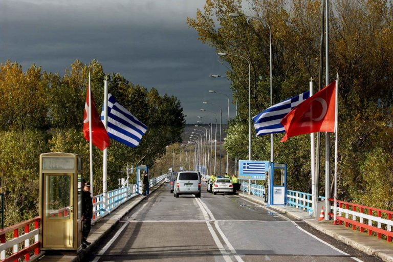 Η κυβέρνηση εξετάζει ακόμα και σφράγισμα συνόρων – Live εικόνες από τις Καστανιές  (φωτο+video)
