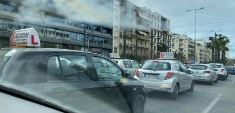 Θεσσαλονίκη: Aυτοκινητοπομπή διαμαρτυρίας των εκπαιδευτών οδήγησης