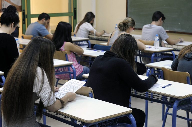 Στοιχεία-σοκ για την εκπαίδευση στην Ελλάδα: Λειτουργικά αναλφάβητοι οι μισοί μαθητές