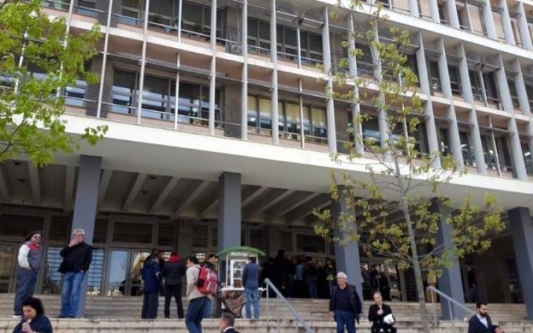 Θεσσαλονίκη: Μαθητές έκαναν ληστείες για να “νιώθουν σπουδαίοι στο σχολείο”